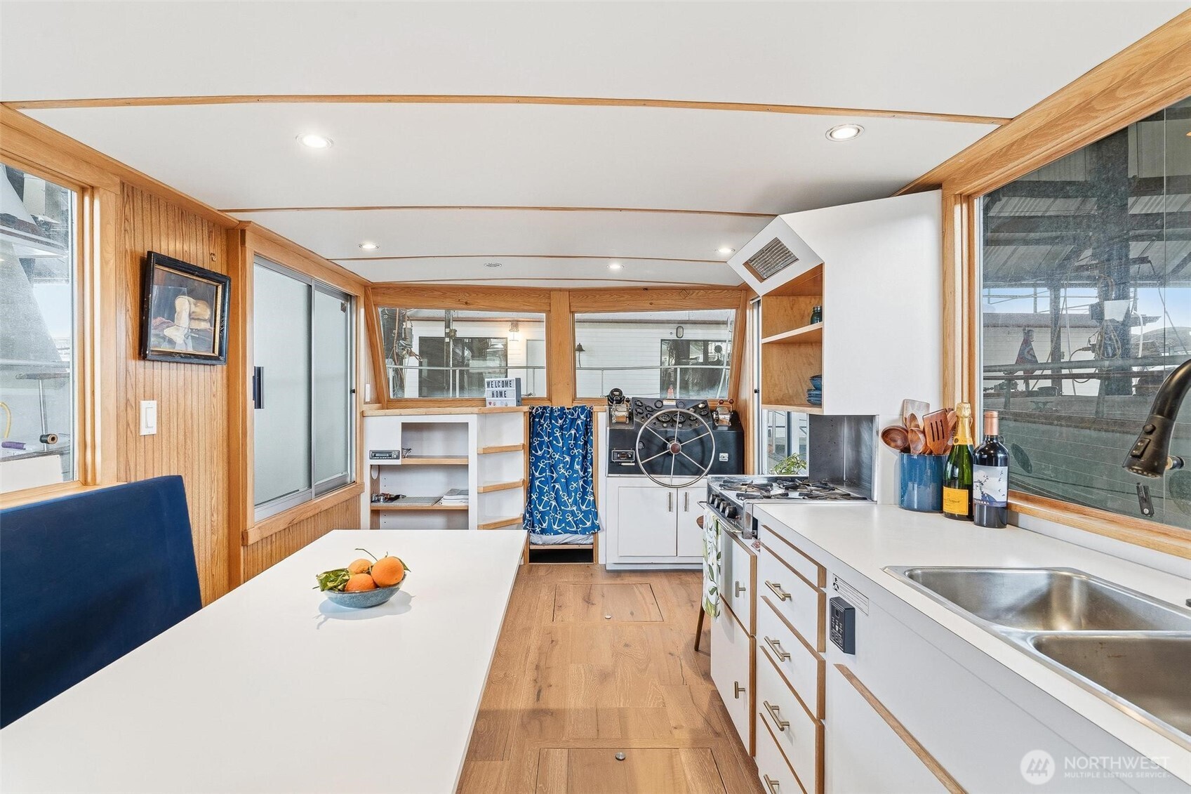 2401 N Northlake Way , Seattle, WA 98103