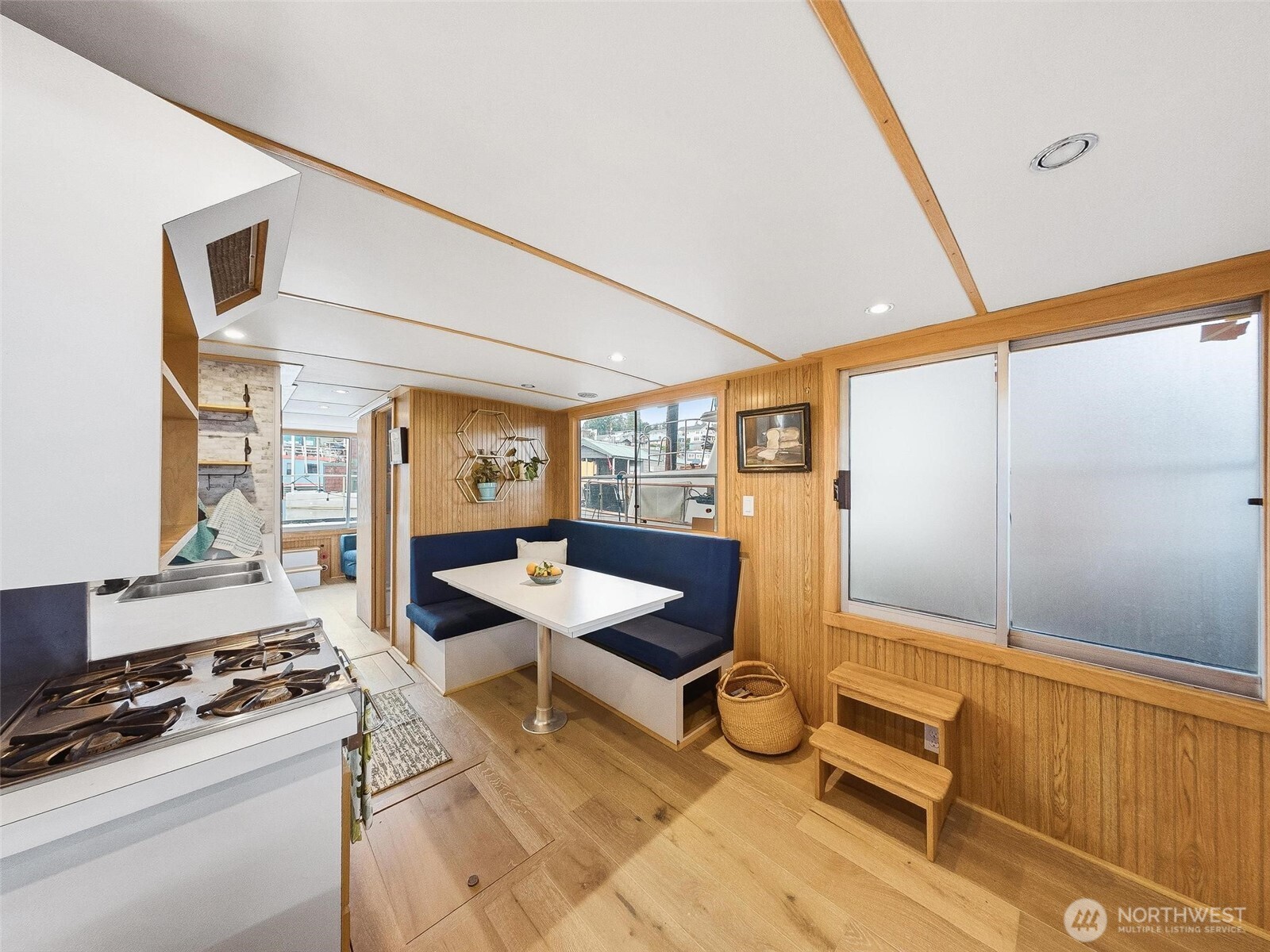 2401 N Northlake Way , Seattle, WA 98103