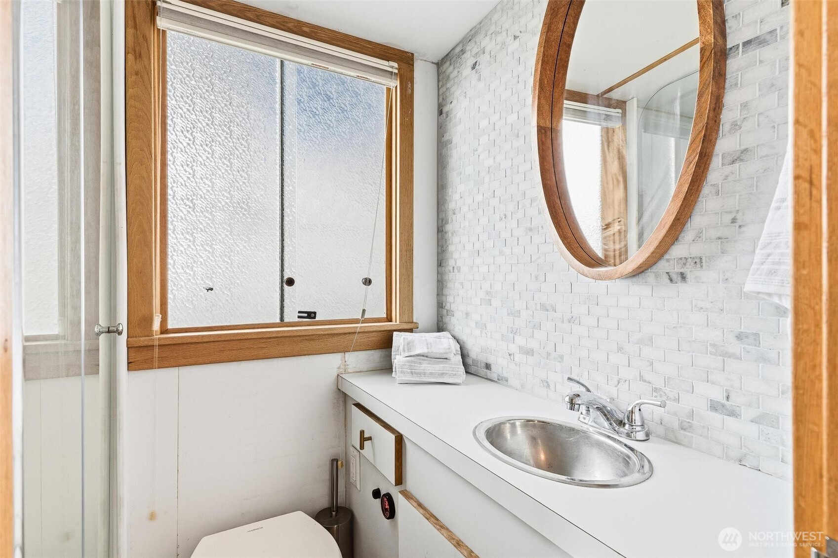 2401 N Northlake Way , Seattle, WA 98103