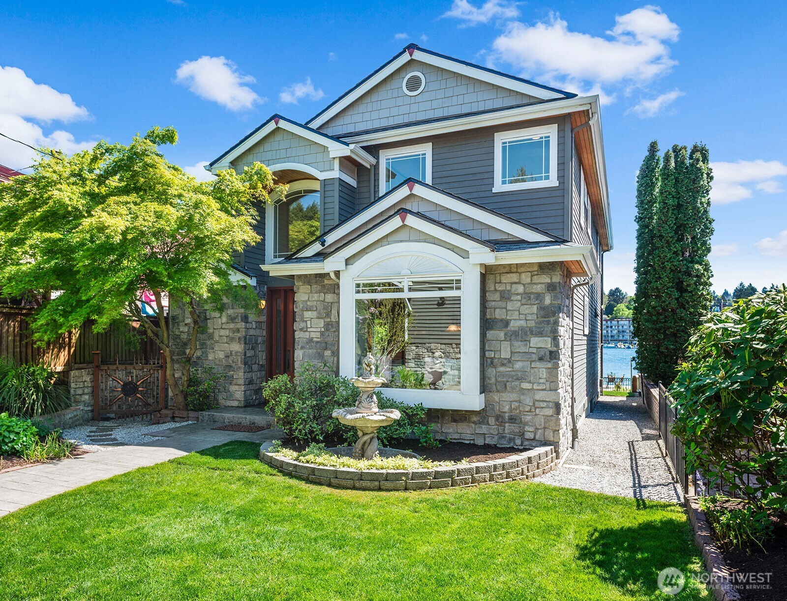 8696 Island Drive S, Seattle, WA 98118-4734