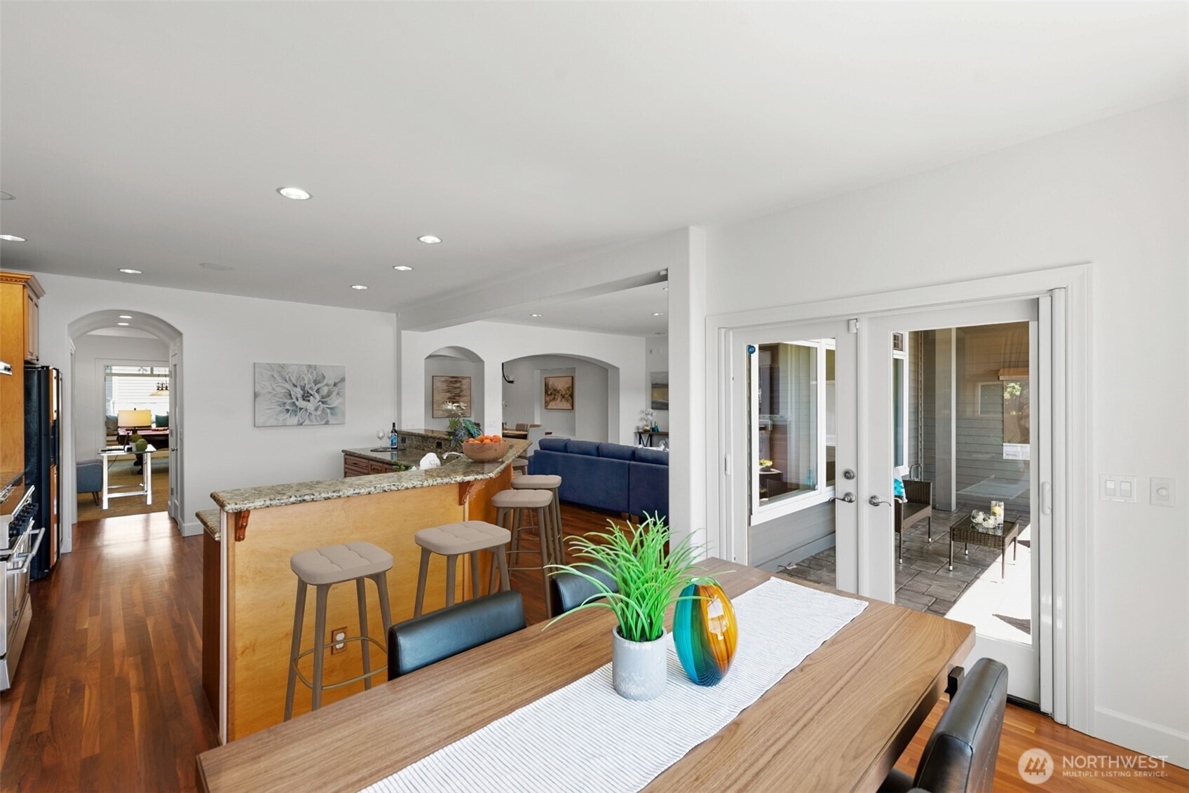 8696 Island Drive S, Seattle, WA 98118-4734