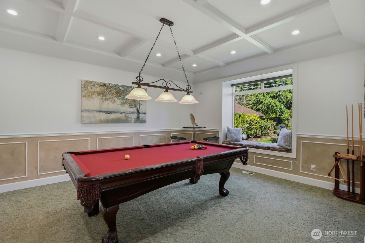 8696 Island Drive S, Seattle, WA 98118-4734