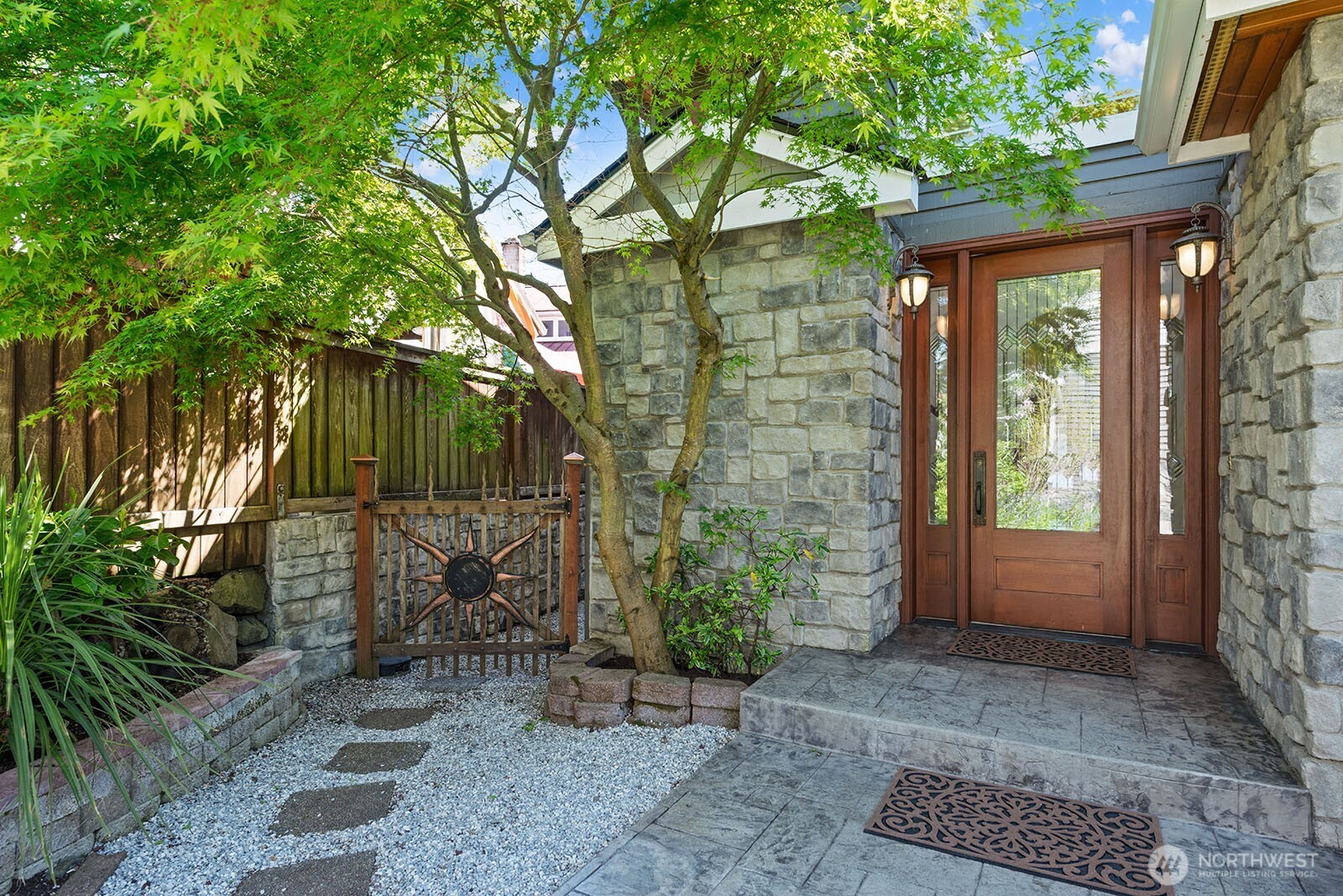 8696 Island Drive S, Seattle, WA 98118-4734