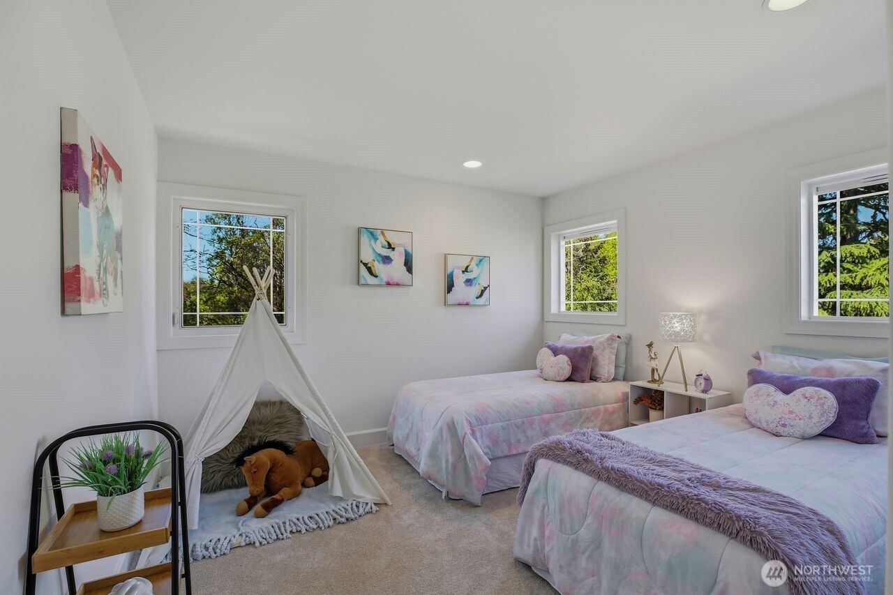 8696 Island Drive S, Seattle, WA 98118-4734