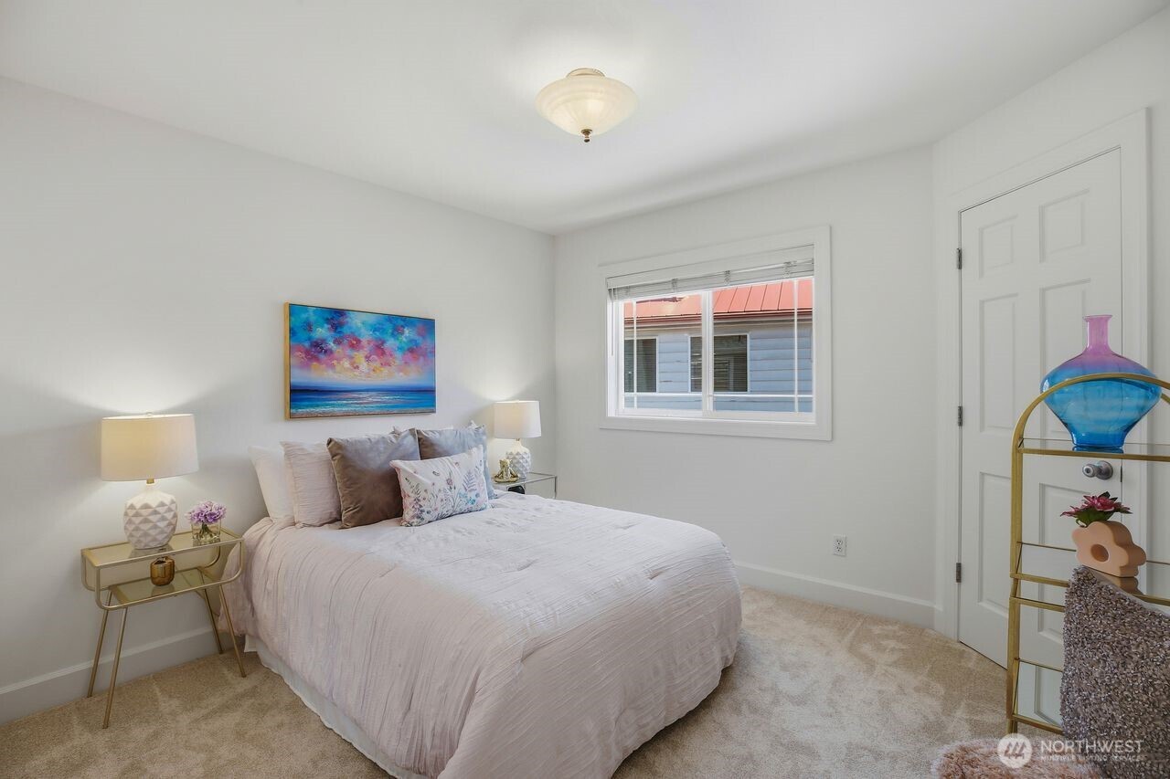8696 Island Drive S, Seattle, WA 98118-4734