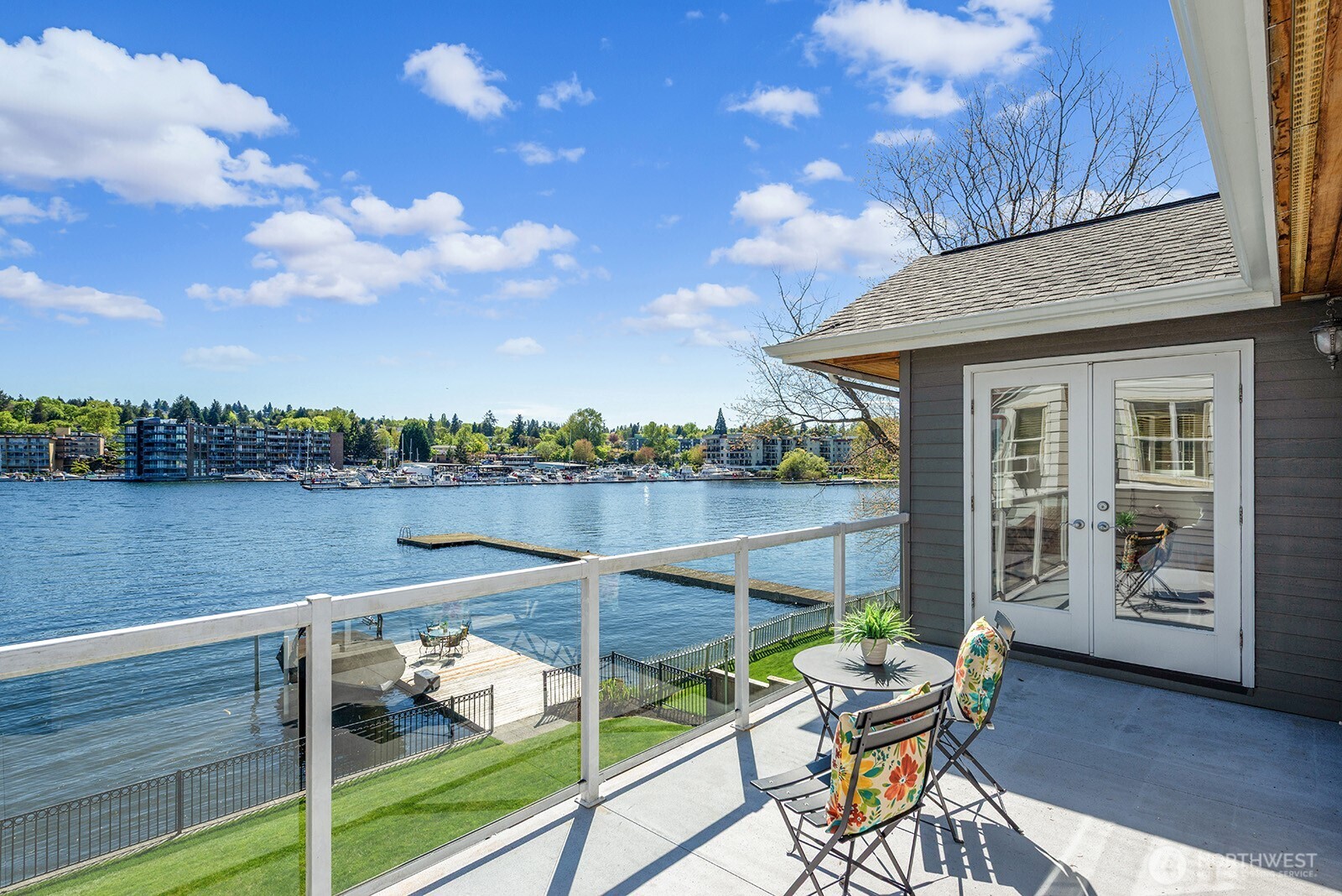 8696 Island Drive S, Seattle, WA 98118-4734