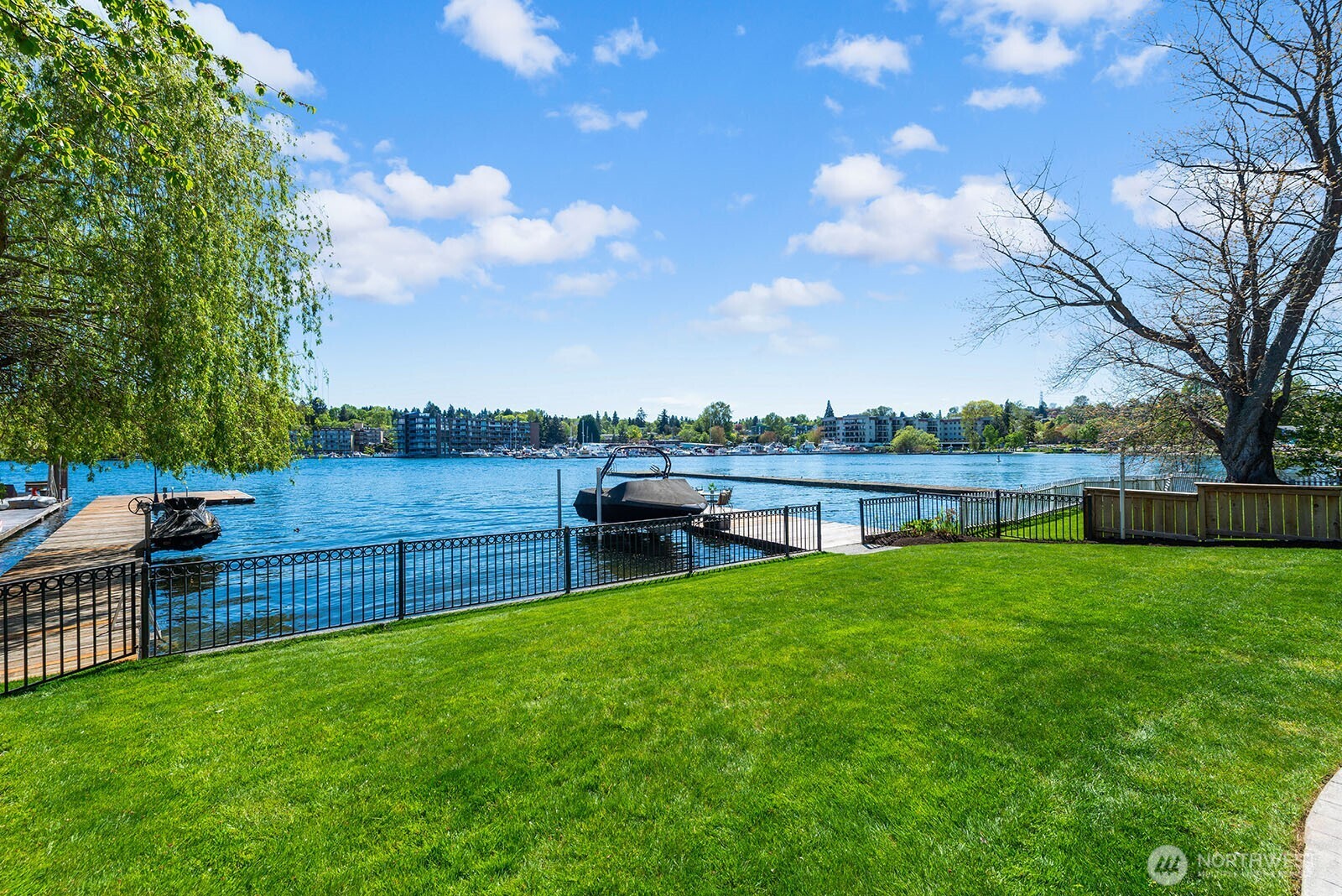 8696 Island Drive S, Seattle, WA 98118-4734