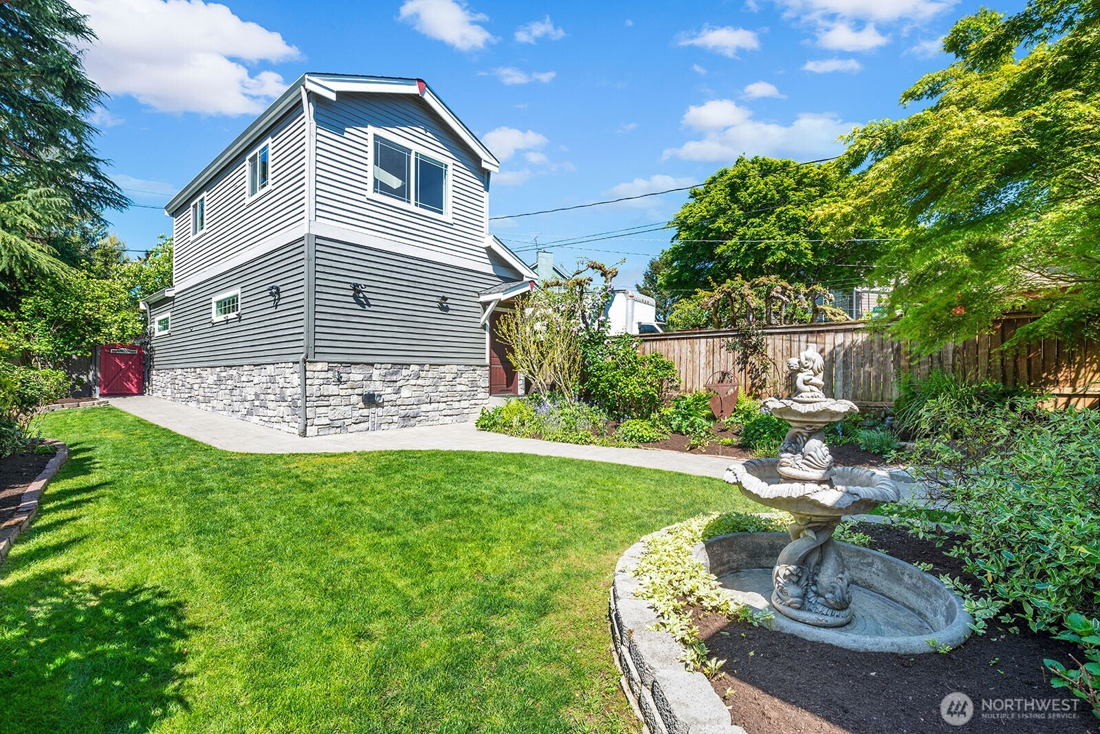 8696 Island Drive S, Seattle, WA 98118-4734