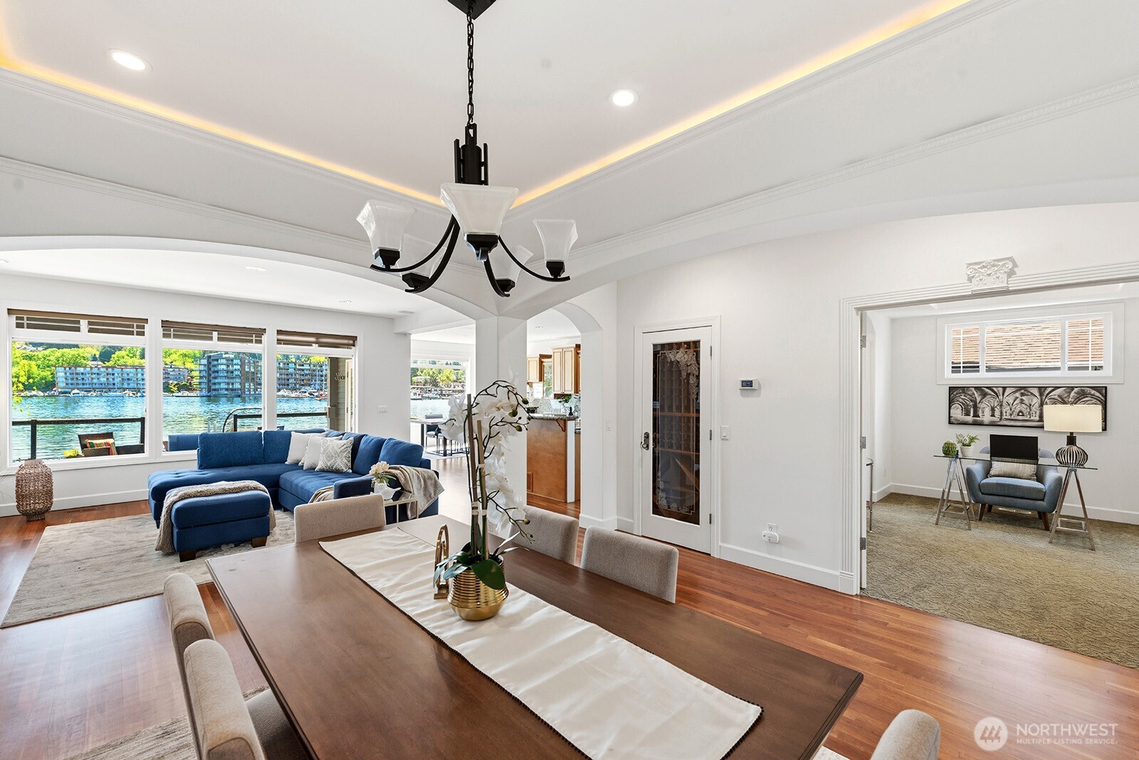 8696 Island Drive S, Seattle, WA 98118-4734