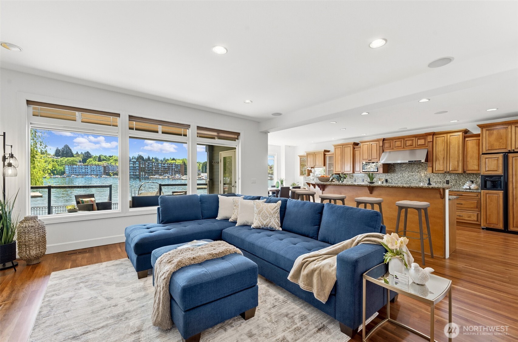 8696 Island Drive S, Seattle, WA 98118-4734