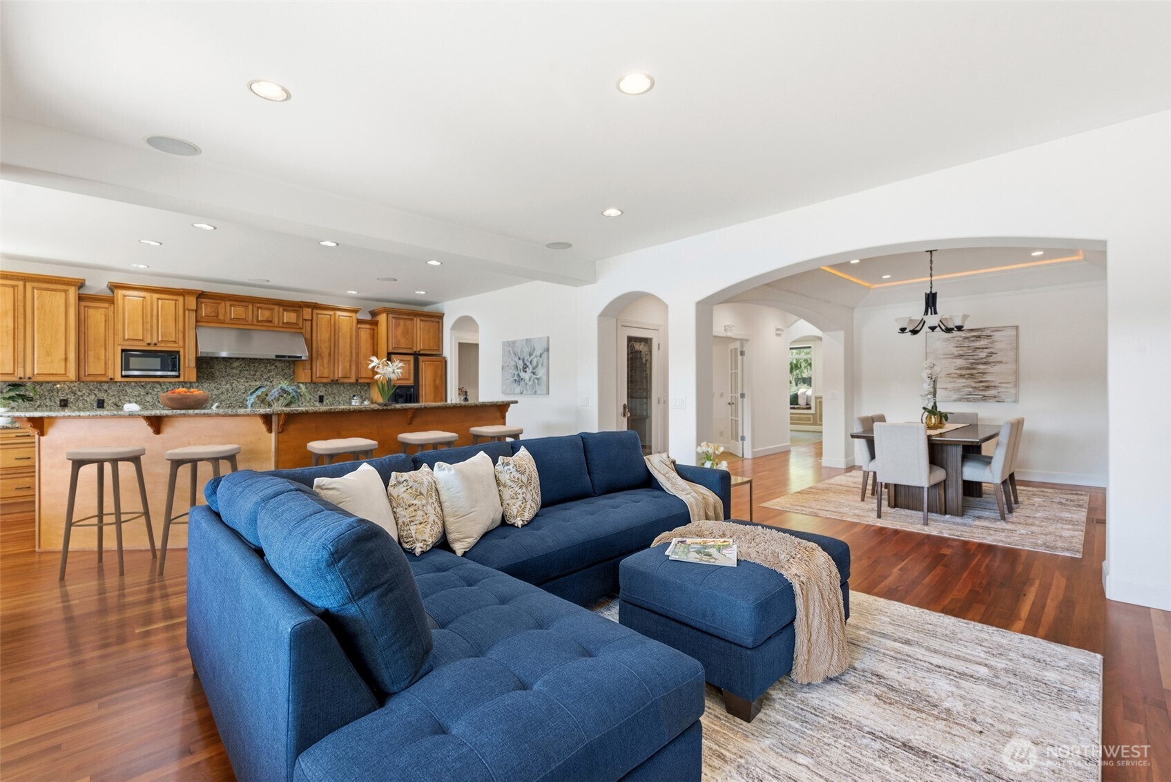 8696 Island Drive S, Seattle, WA 98118-4734