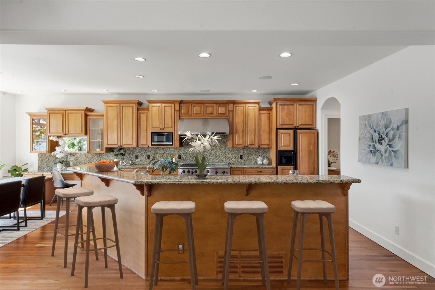 8696 Island Drive S, Seattle, WA 98118-4734