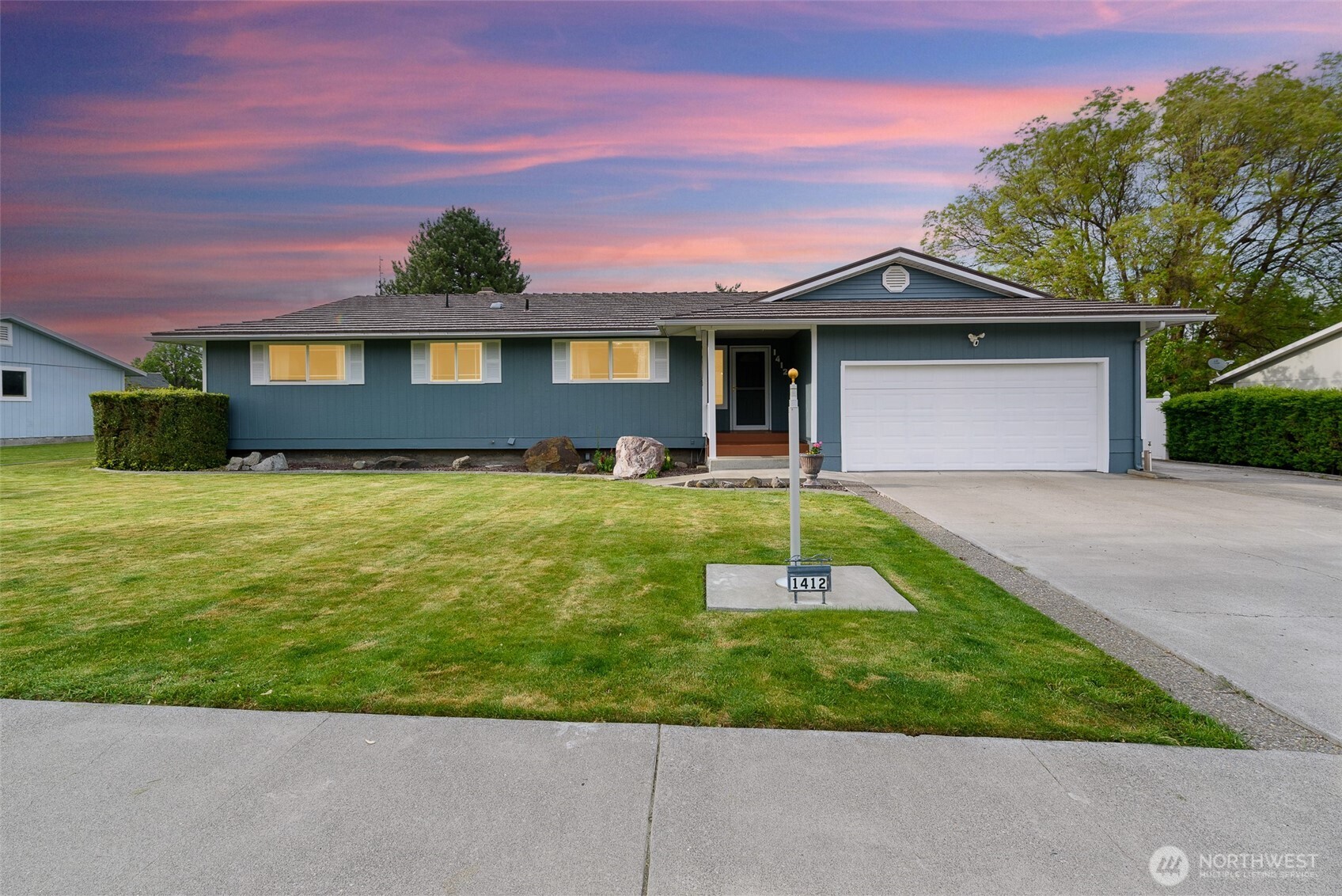 1412 W 15th Avenue , Kennewick, WA 99337