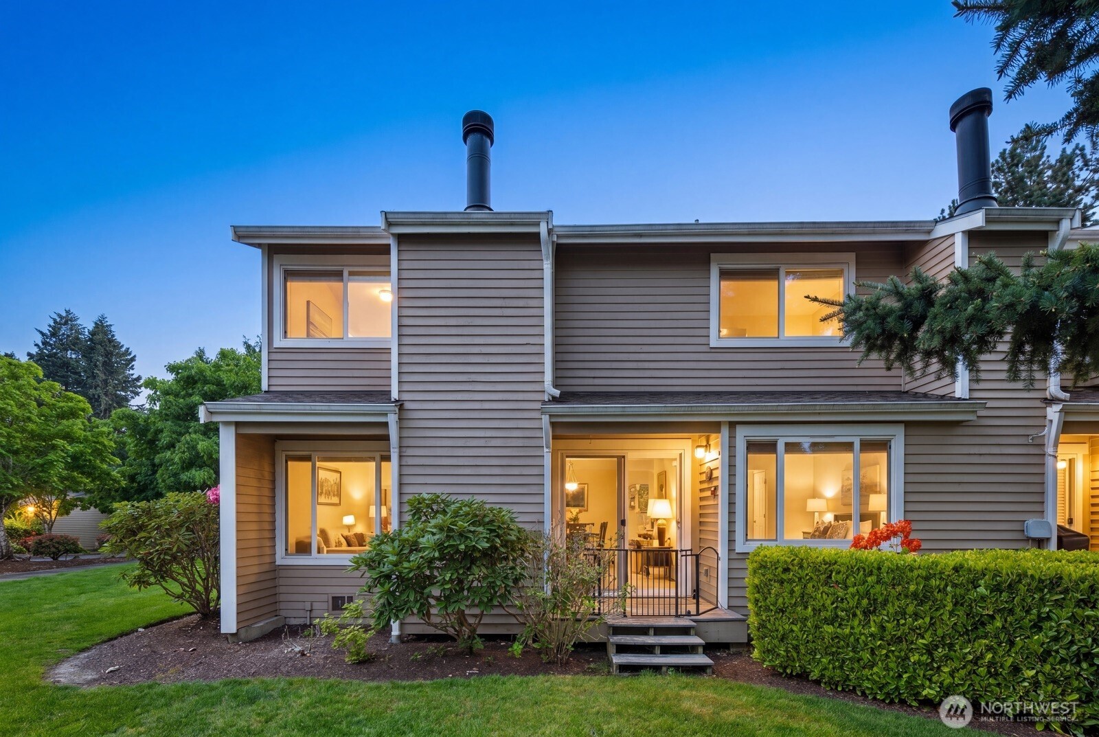 23816 12th Place S #401, Des Moines, WA 98198-5405
