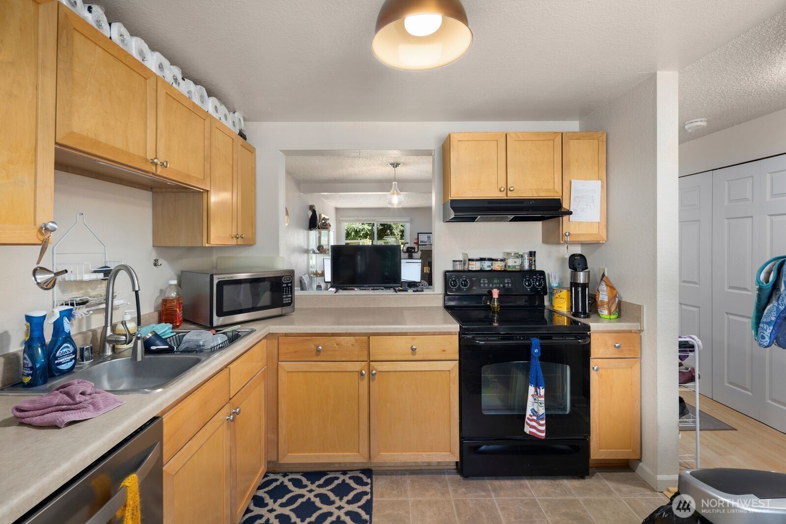 23816 12th Place S #401, Des Moines, WA 98198-5405