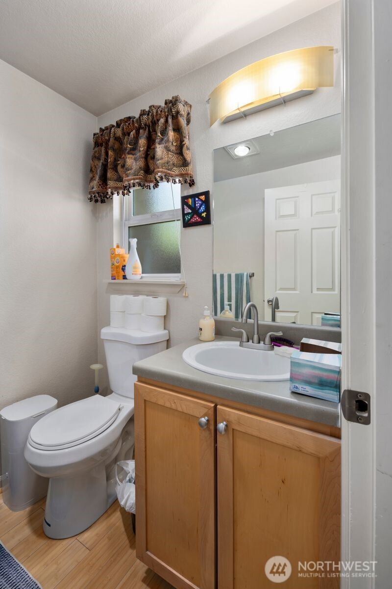23816 12th Place S #401, Des Moines, WA 98198-5405