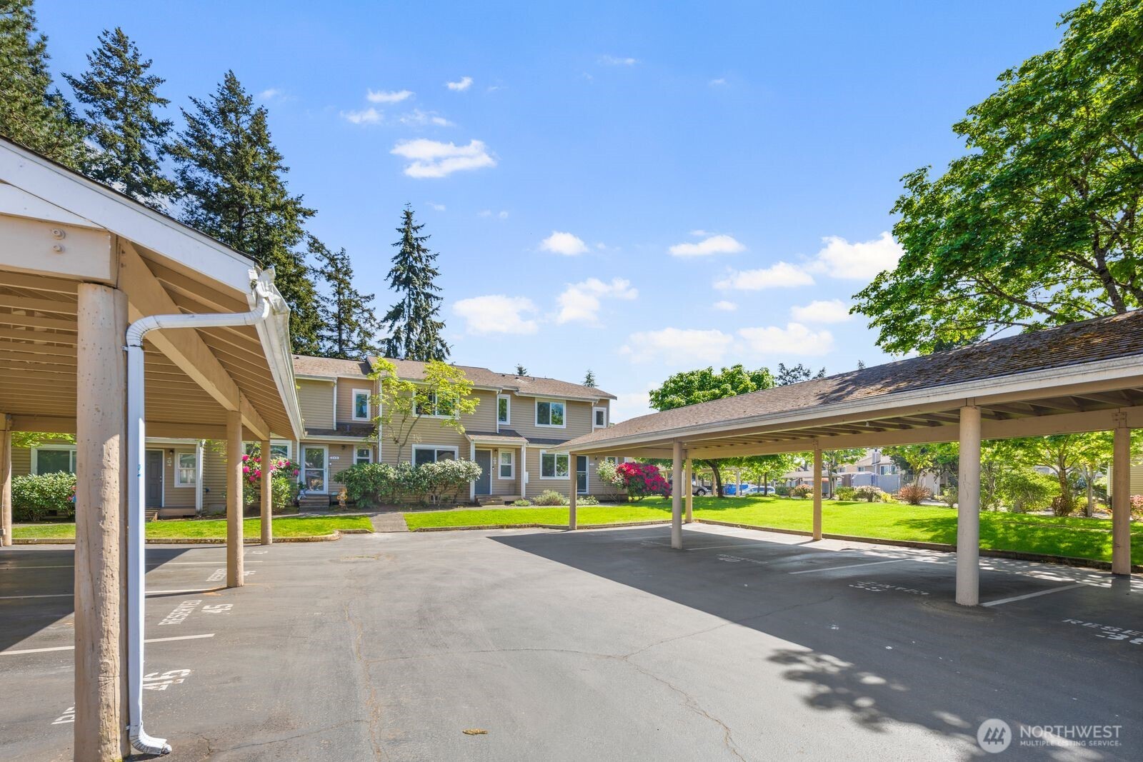 23816 12th Place S #401, Des Moines, WA 98198-5405