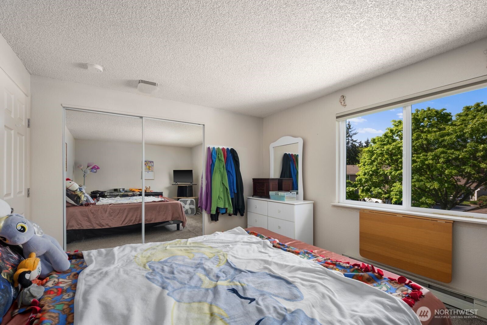 23816 12th Place S #401, Des Moines, WA 98198-5405