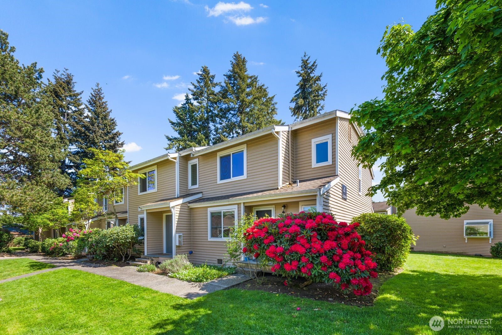 23816 12th Place S #401, Des Moines, WA 98198-5405