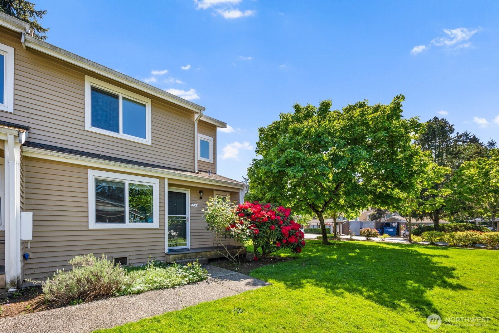 23816 12th Place S #401, Des Moines, WA 98198-5405