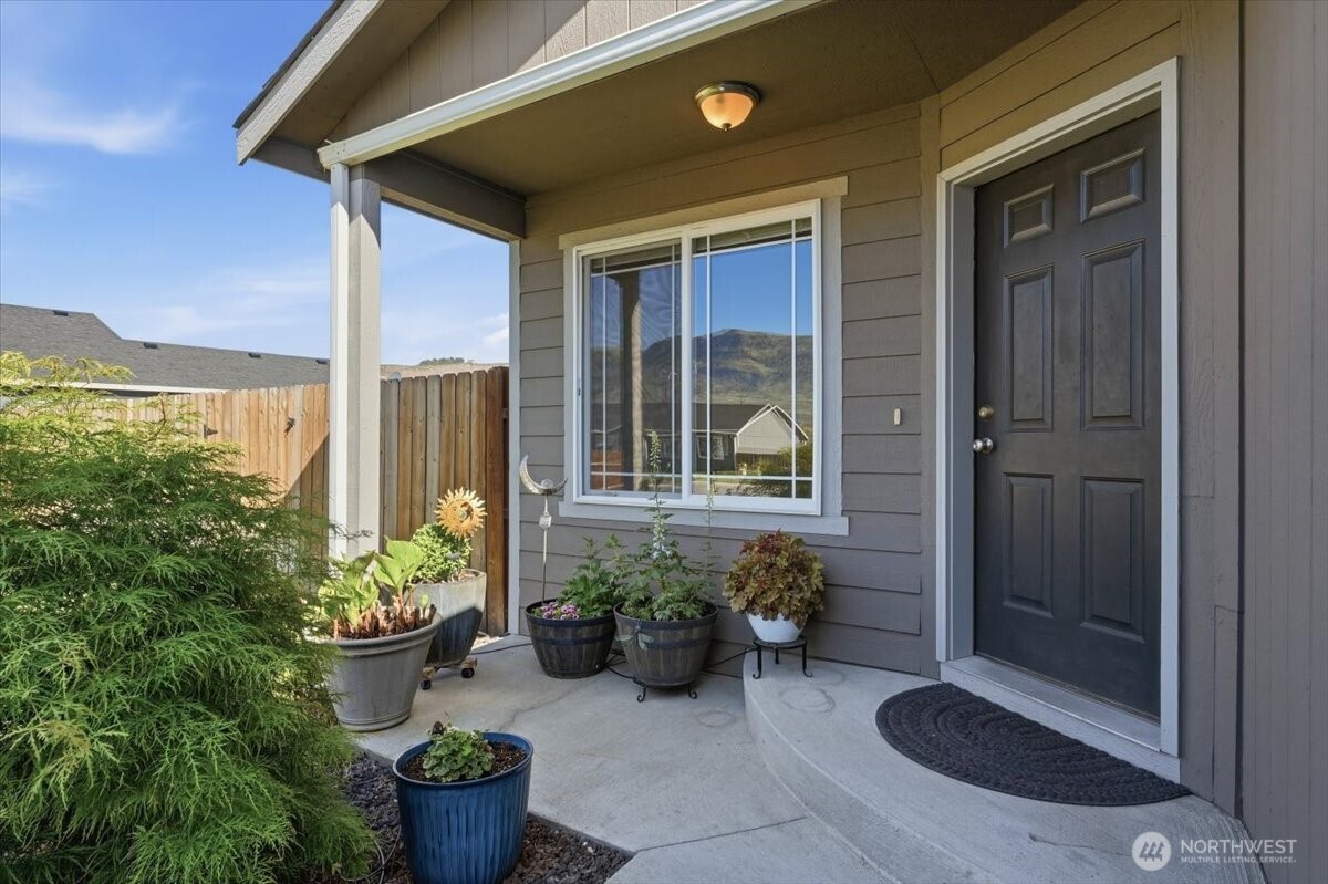 117 Island Loop Road , Rock Island, WA 98850
