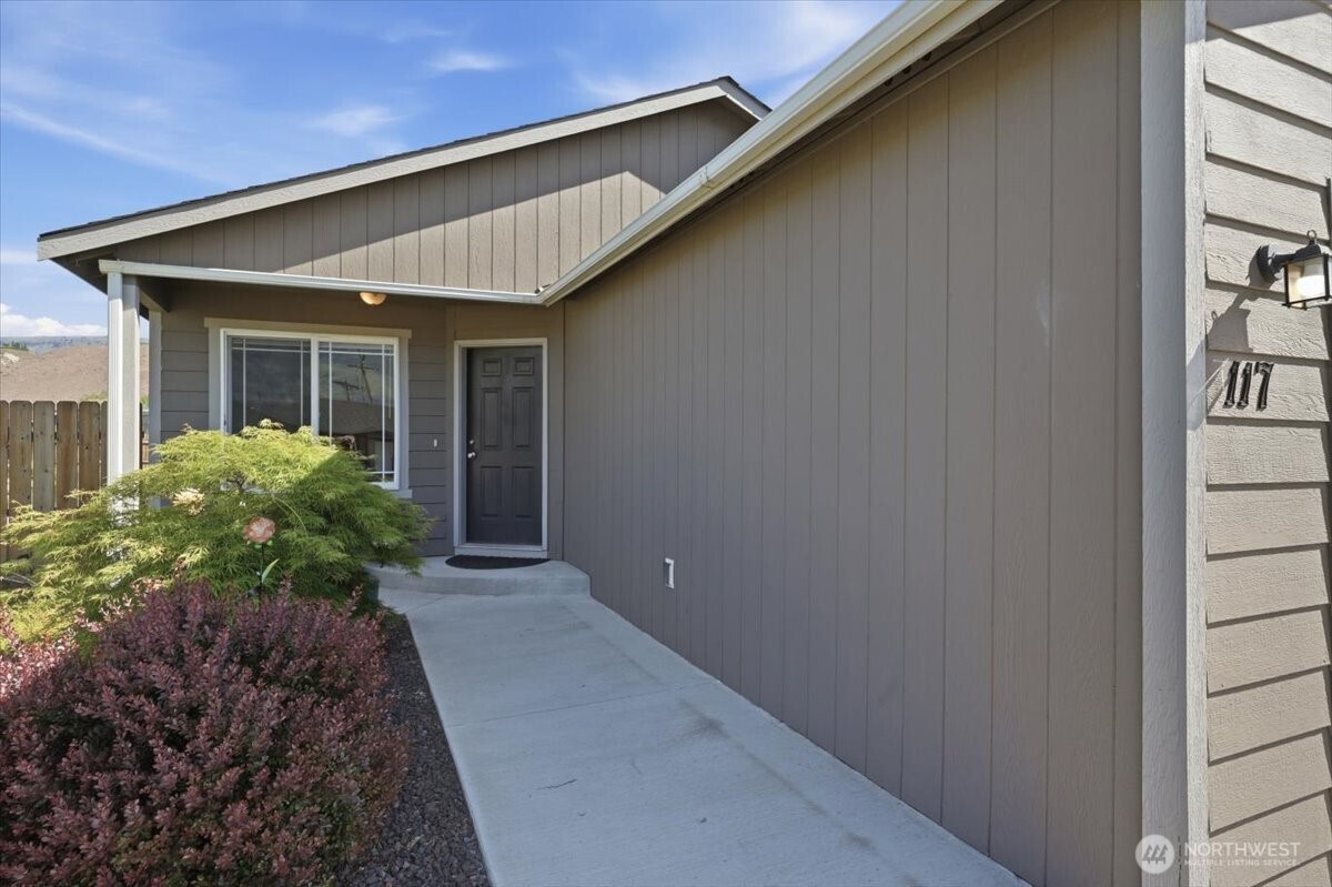 117 Island Loop Road , Rock Island, WA 98850