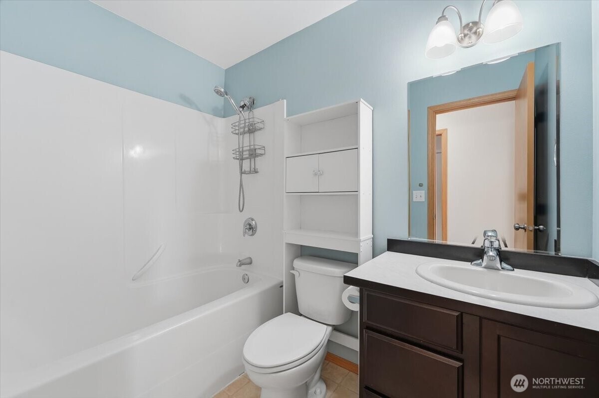 117 Island Loop Road , Rock Island, WA 98850