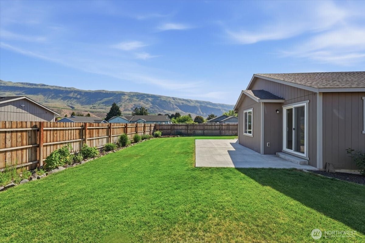 117 Island Loop Road , Rock Island, WA 98850