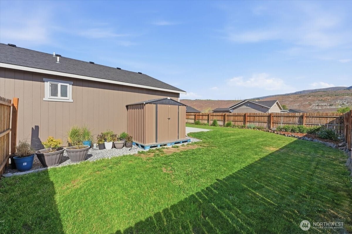 117 Island Loop Road , Rock Island, WA 98850