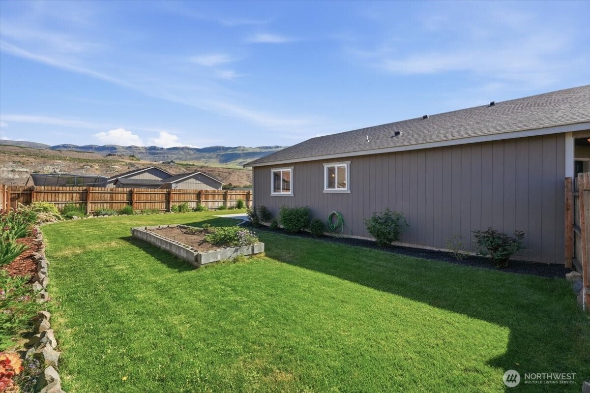 117 Island Loop Road , Rock Island, WA 98850