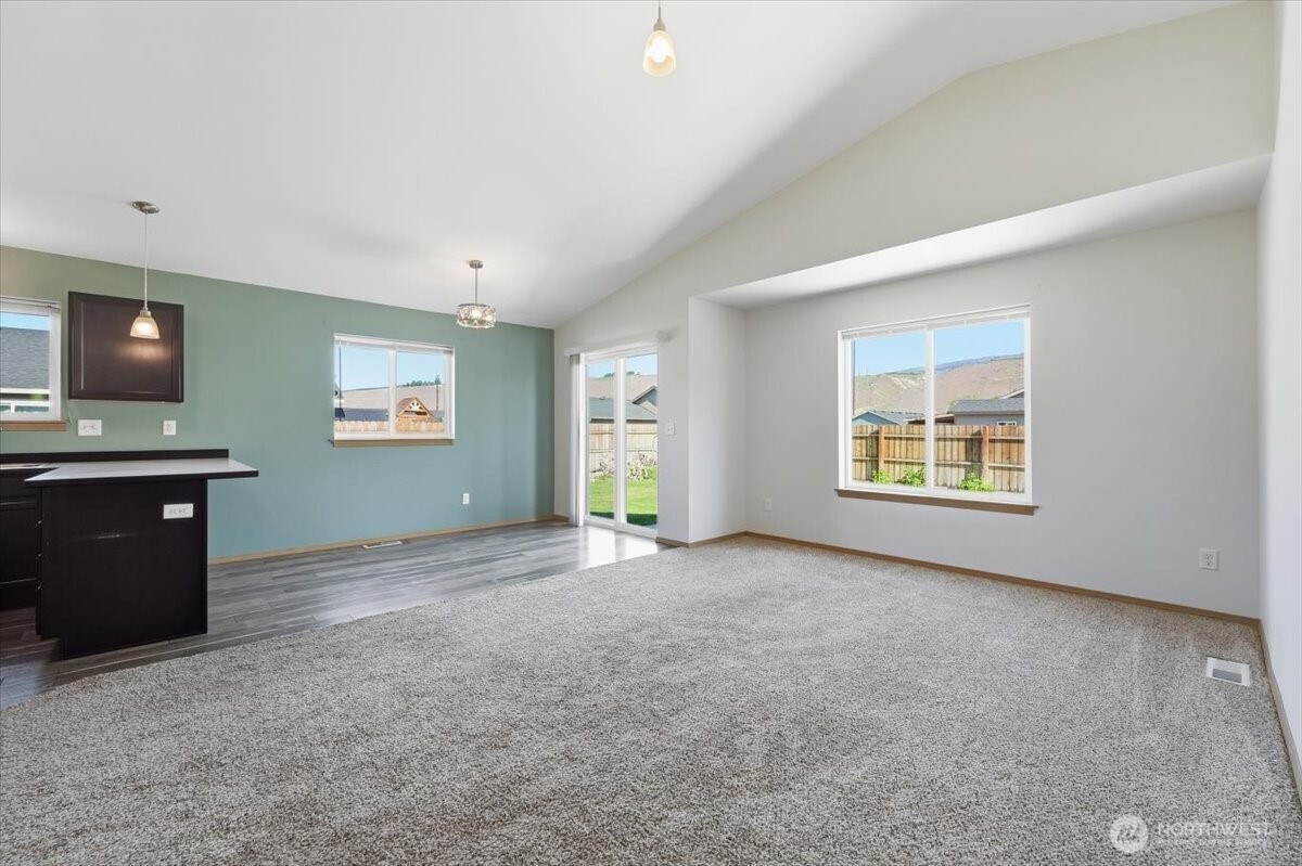 117 Island Loop Road , Rock Island, WA 98850