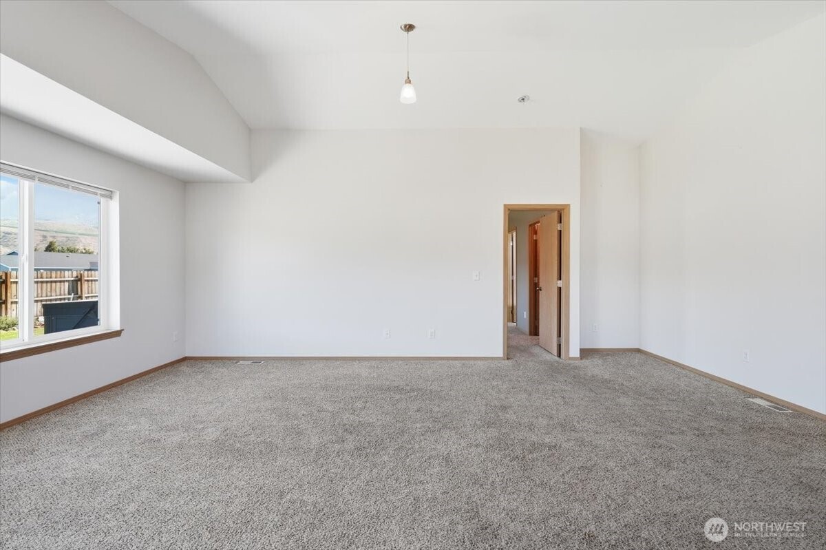 117 Island Loop Road , Rock Island, WA 98850