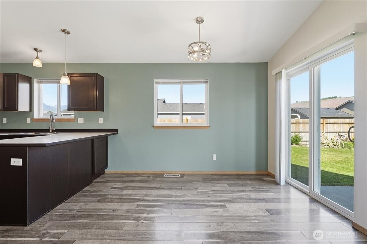 117 Island Loop Road , Rock Island, WA 98850