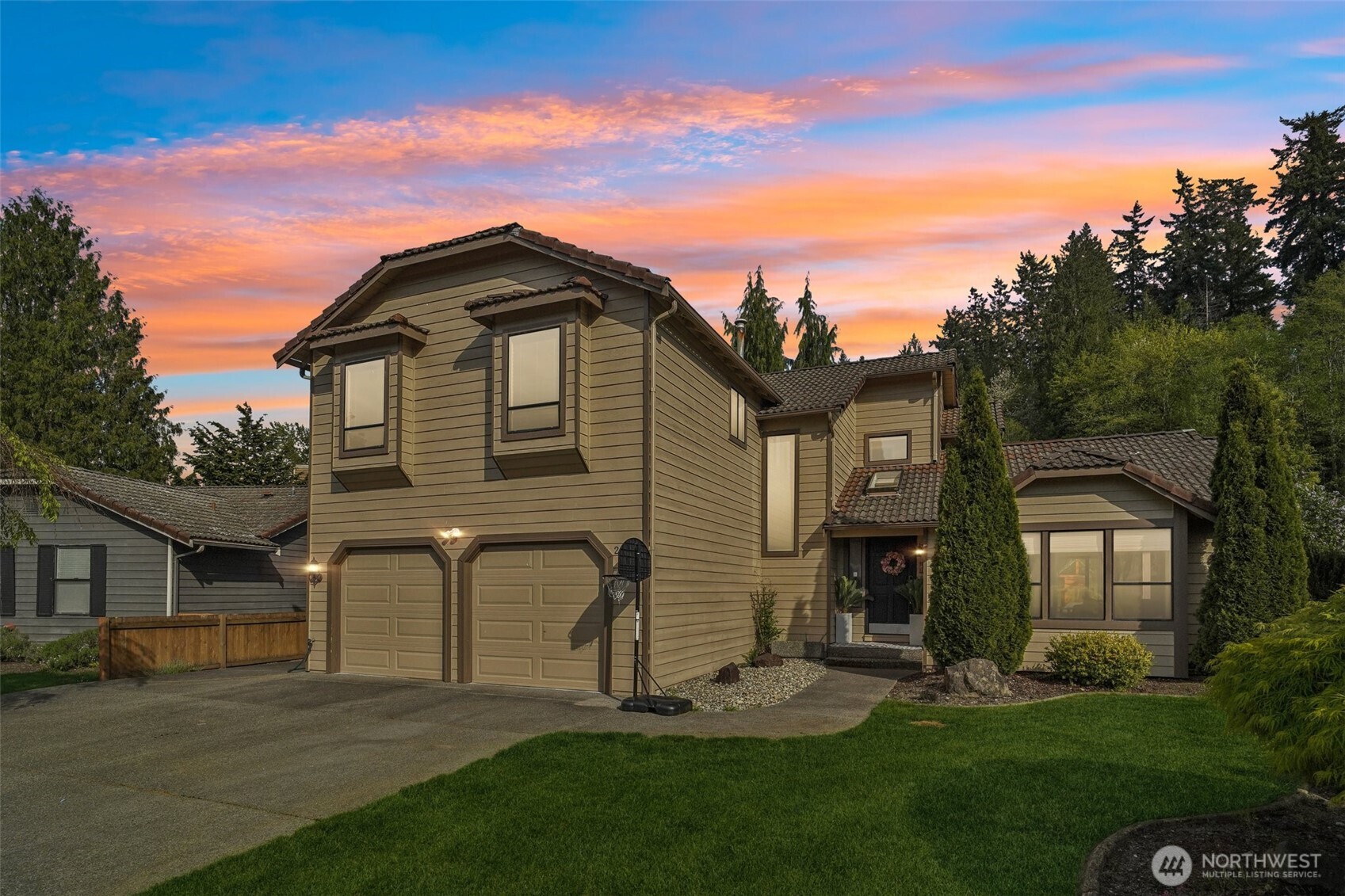 25114 Lake Wilderness Country Club Drive SE, Maple Valley, WA 98038