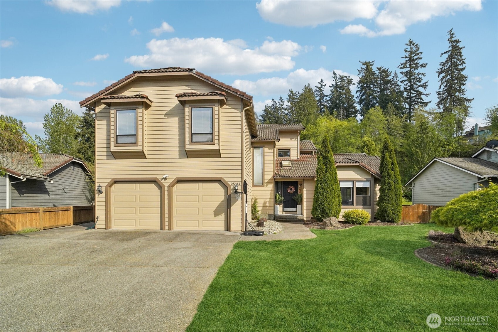 25114 Lake Wilderness Country Club Drive SE, Maple Valley, WA 98038