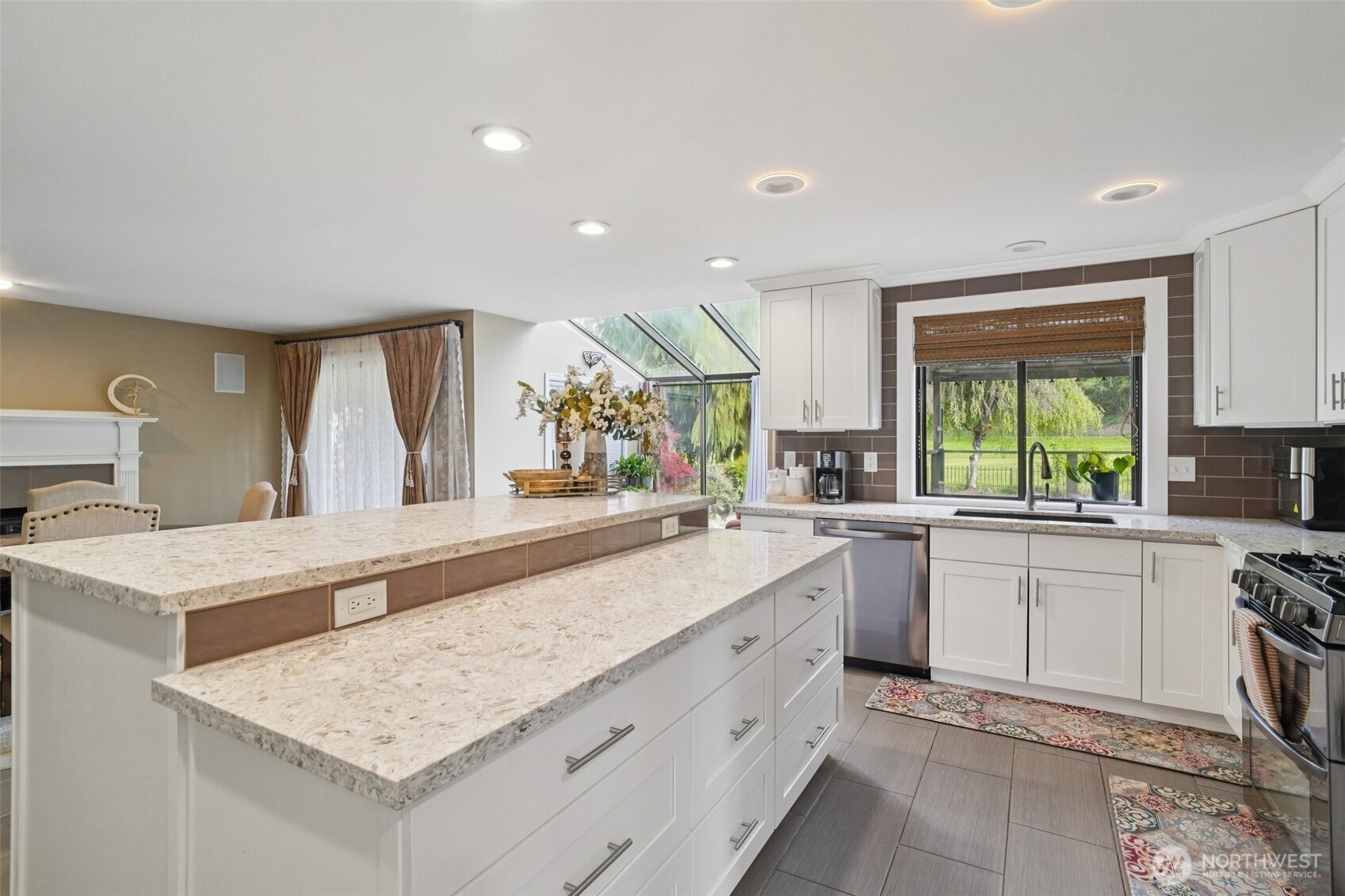 25114 Lake Wilderness Country Club Drive SE, Maple Valley, WA 98038