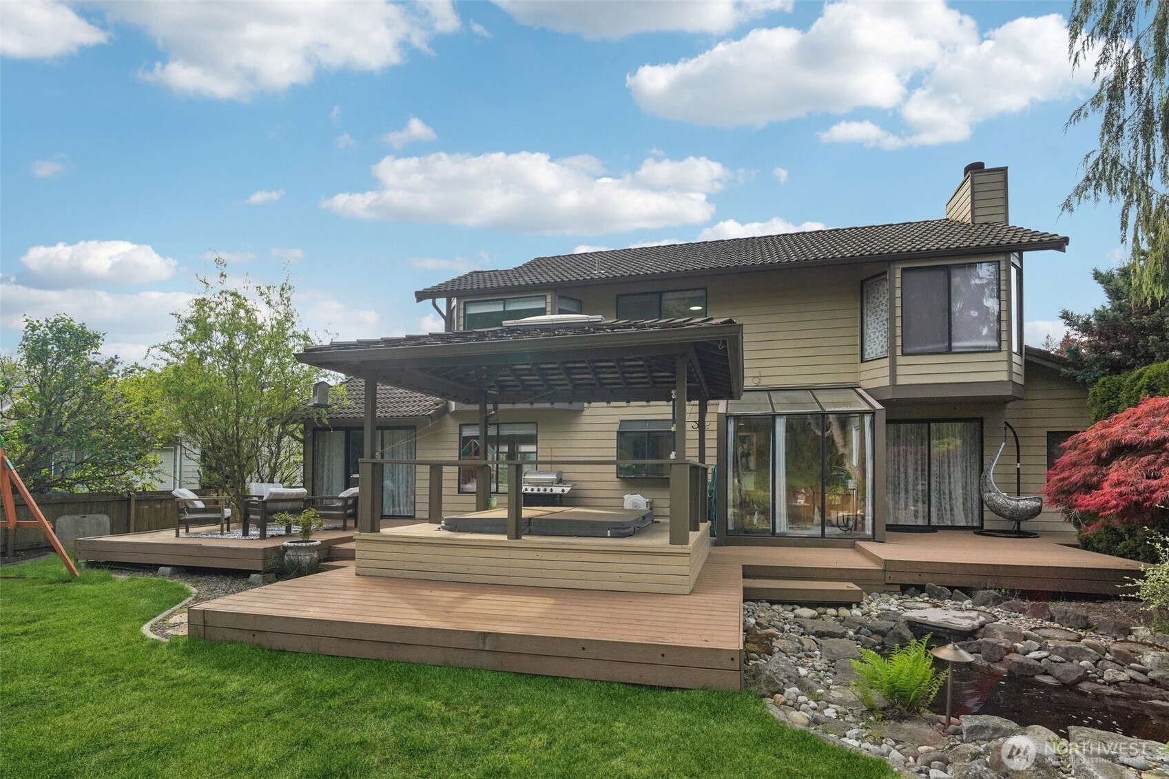 25114 Lake Wilderness Country Club Drive SE, Maple Valley, WA 98038