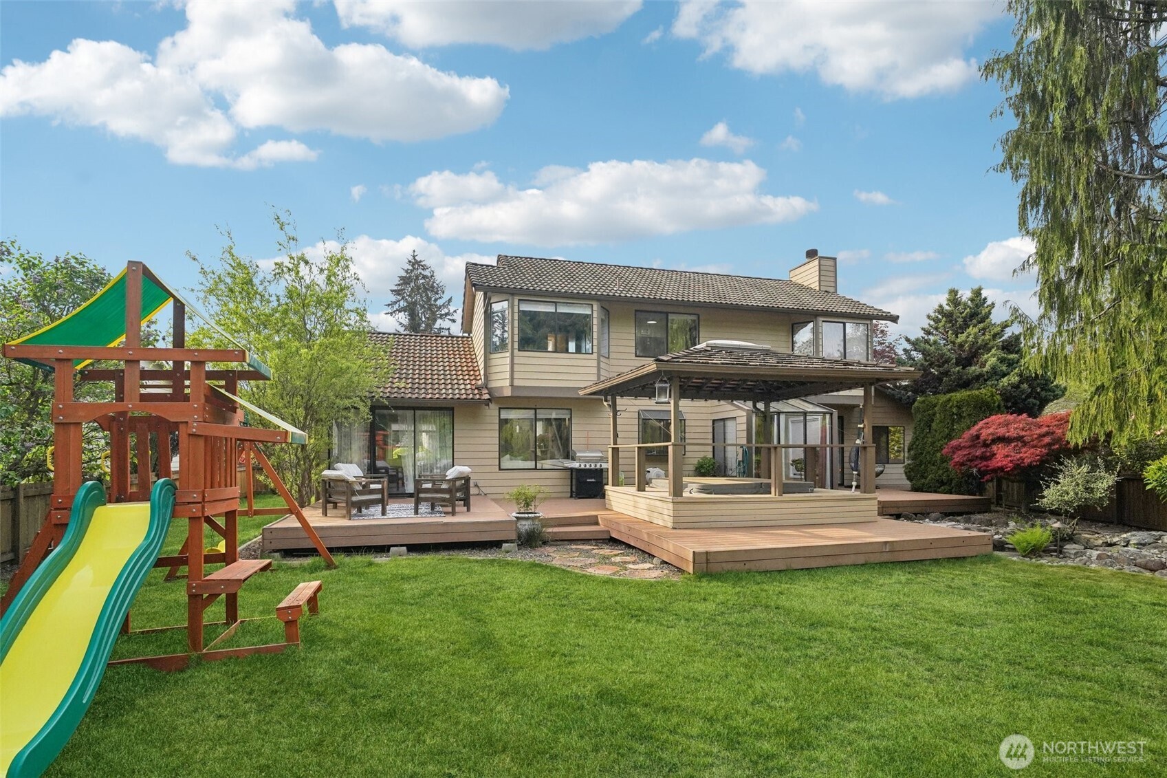 25114 Lake Wilderness Country Club Drive SE, Maple Valley, WA 98038