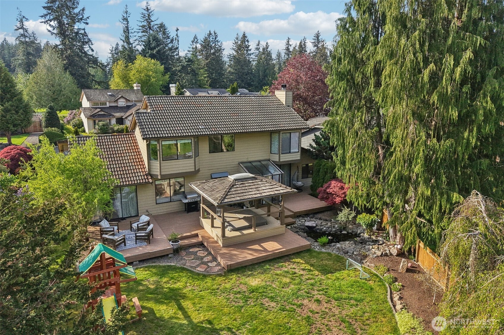 25114 Lake Wilderness Country Club Drive SE, Maple Valley, WA 98038
