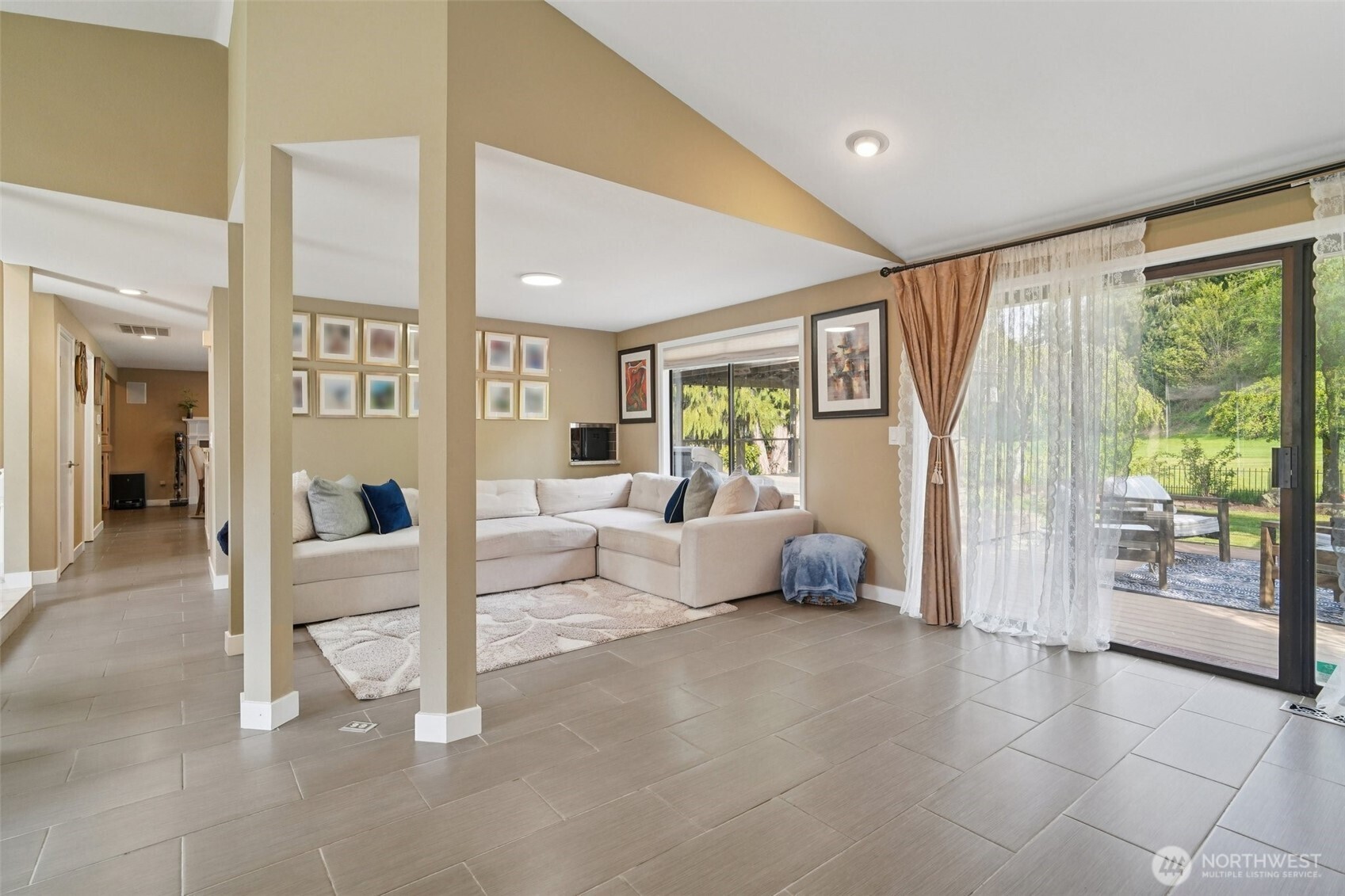 25114 Lake Wilderness Country Club Drive SE, Maple Valley, WA 98038