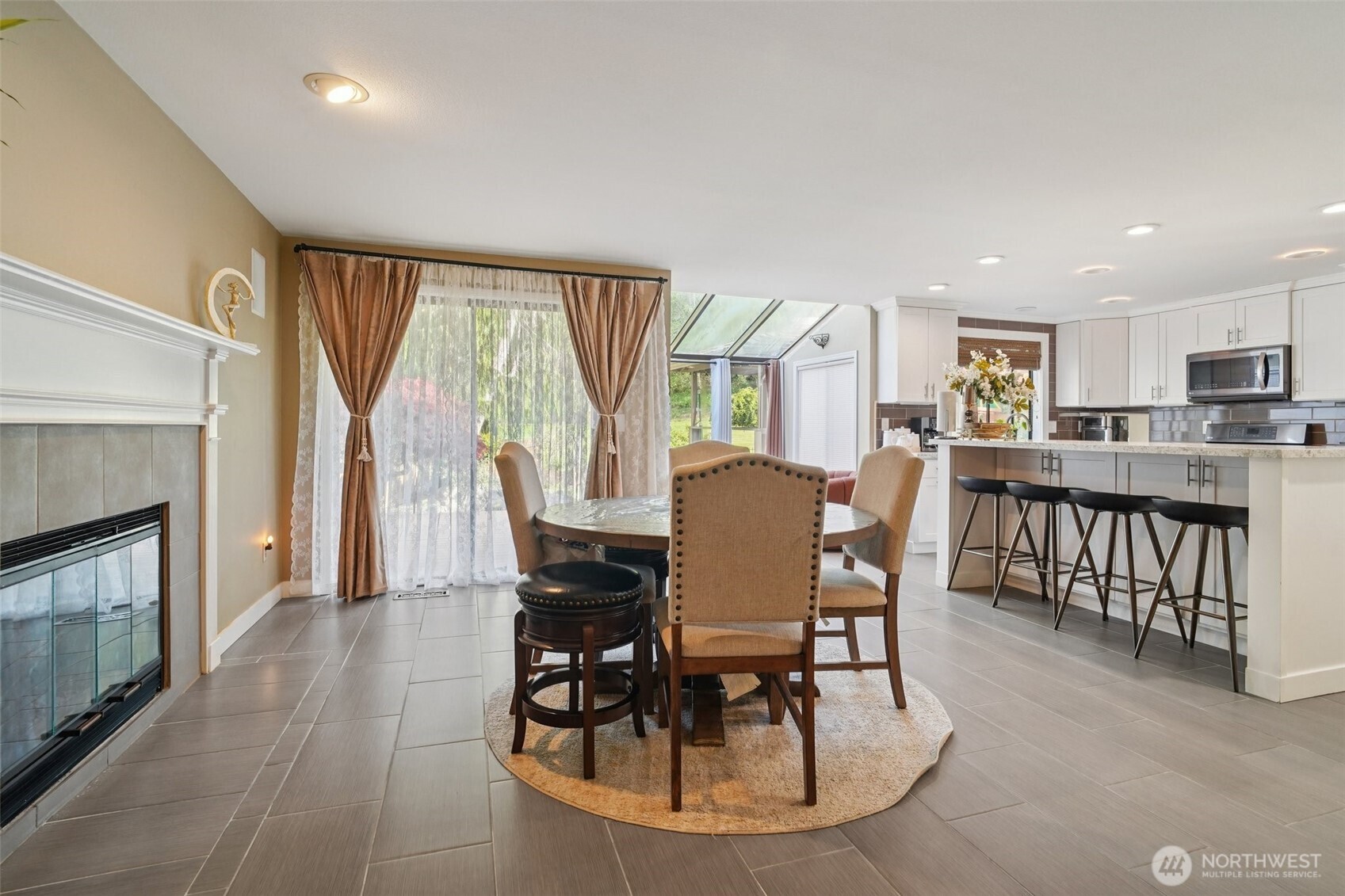 25114 Lake Wilderness Country Club Drive SE, Maple Valley, WA 98038