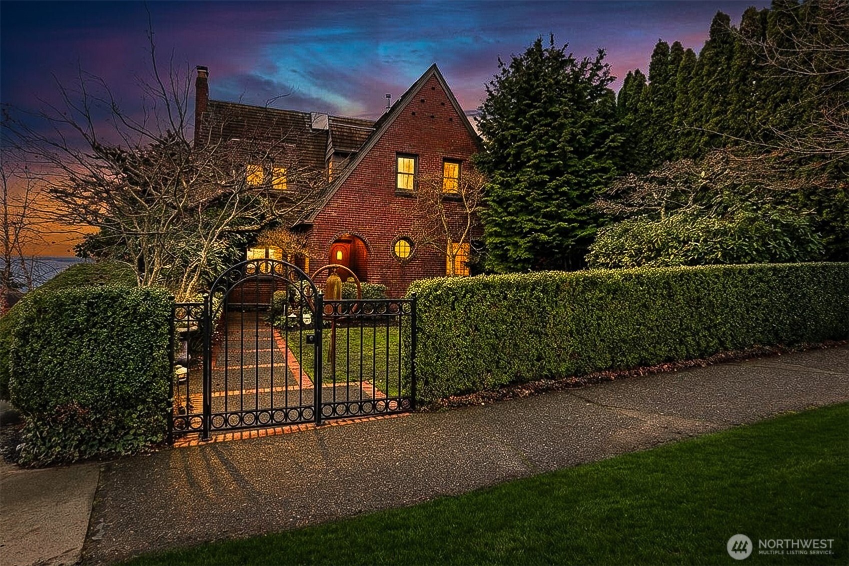 2301 Rosemont Place W, Seattle, WA 98199