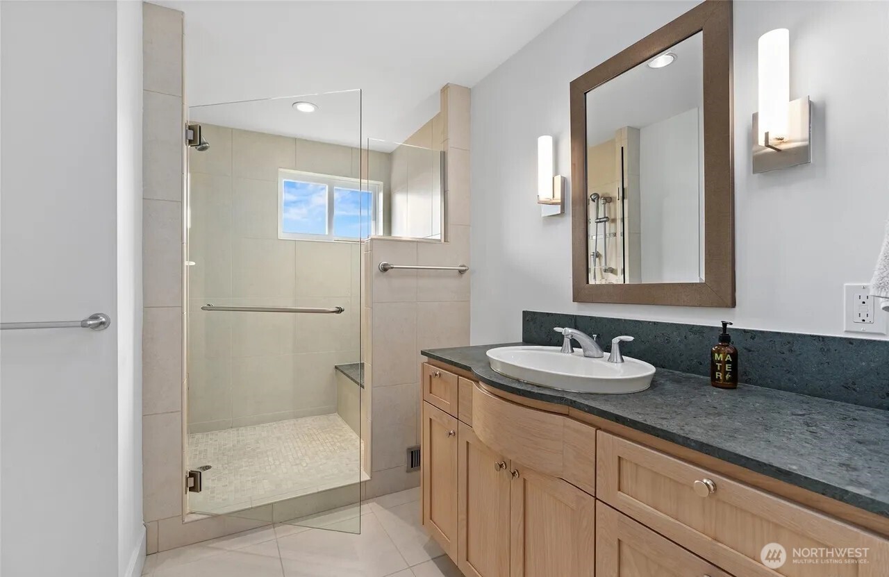 7044 50th Avenue NE, Seattle, WA 98115