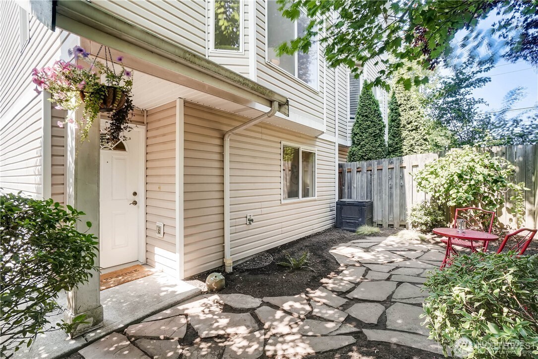 1417 N 97th Street , Seattle, WA 98103