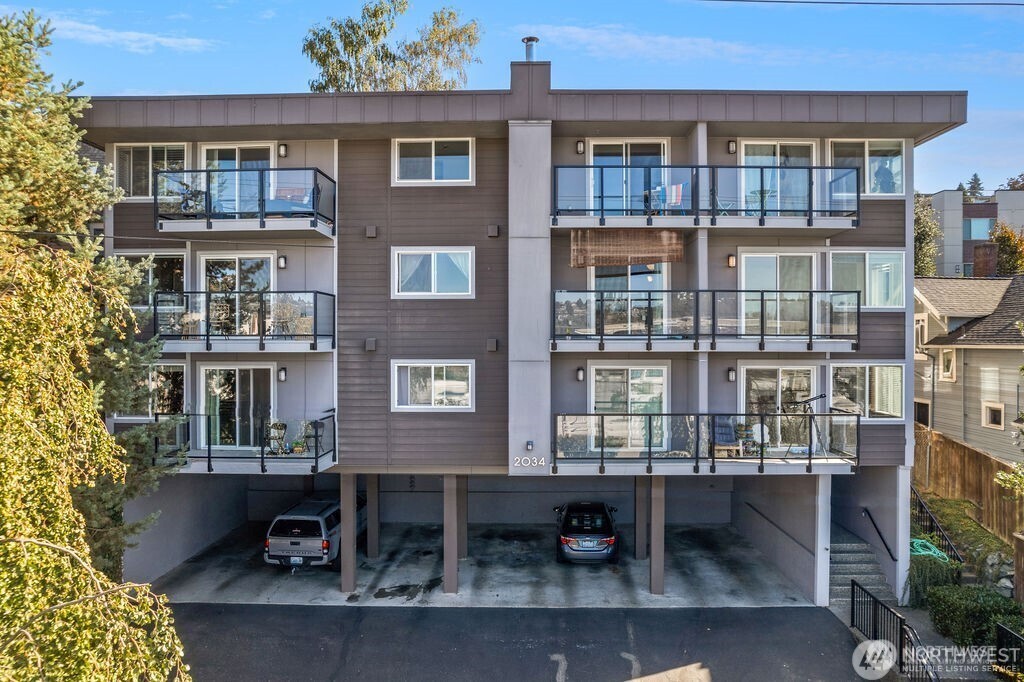 2034 14th Avenue W #104, Seattle, WA 98119