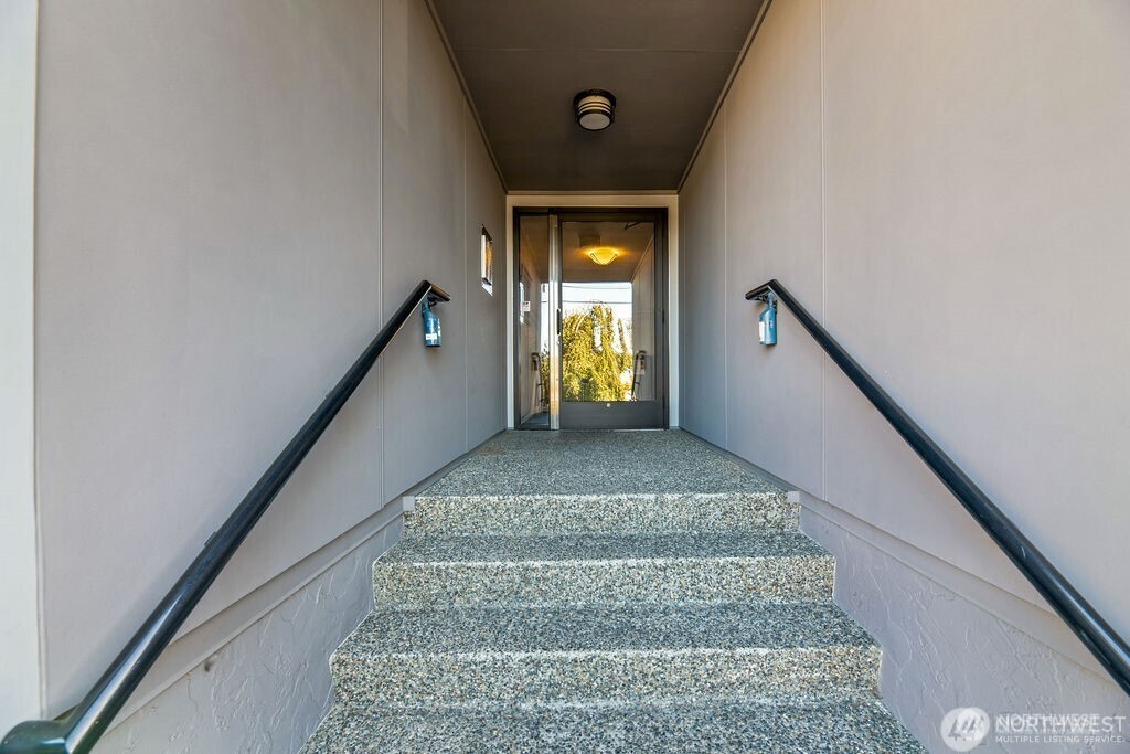 2034 14th Avenue W #104, Seattle, WA 98119