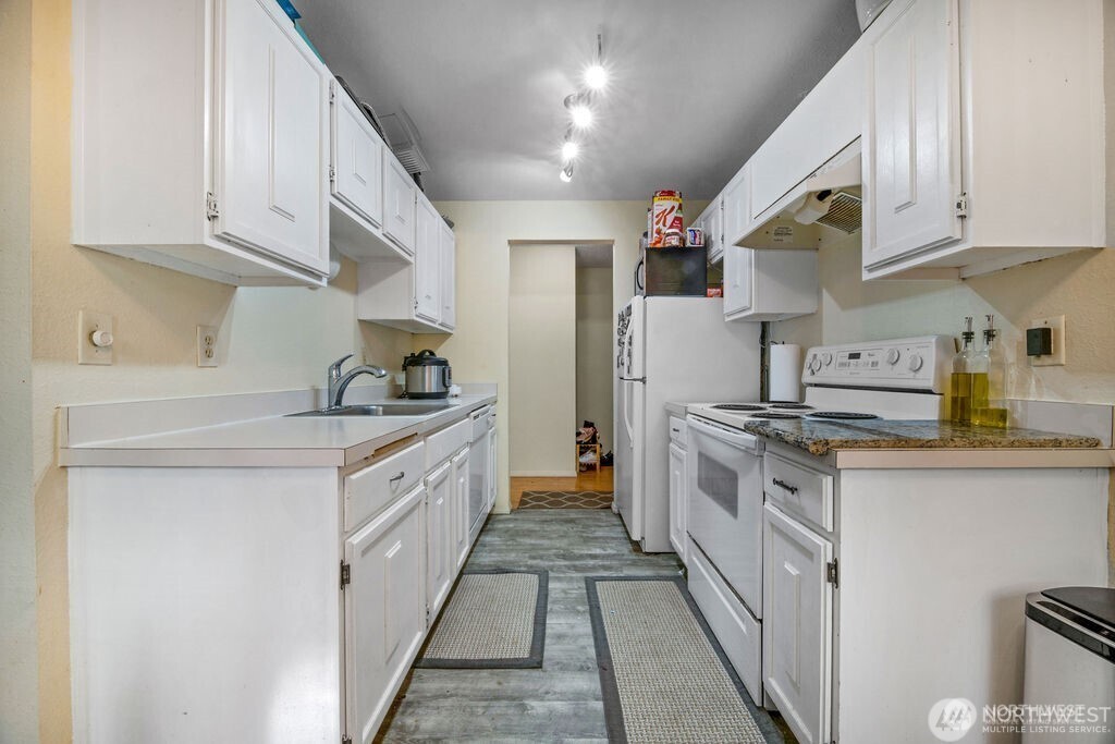 2034 14th Avenue W #104, Seattle, WA 98119