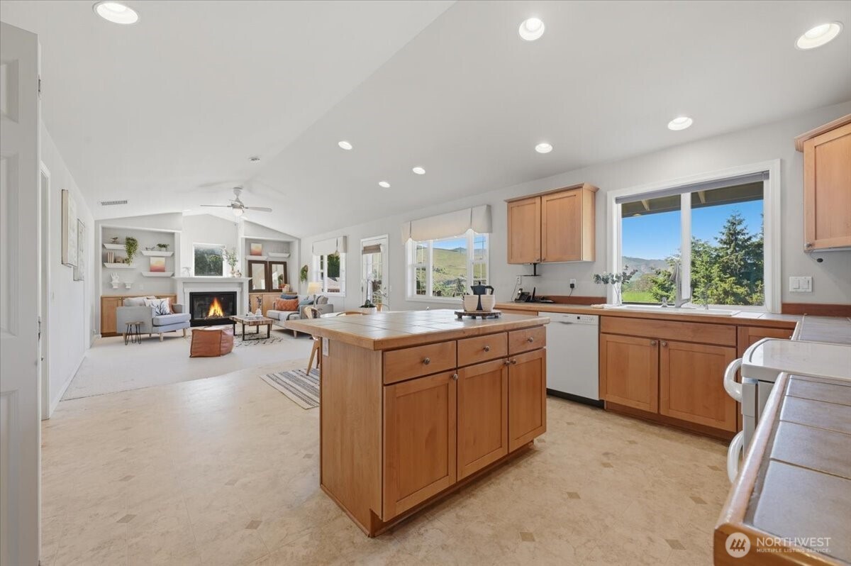 1790 Warm Springs Drive , Wenatchee, WA 98801