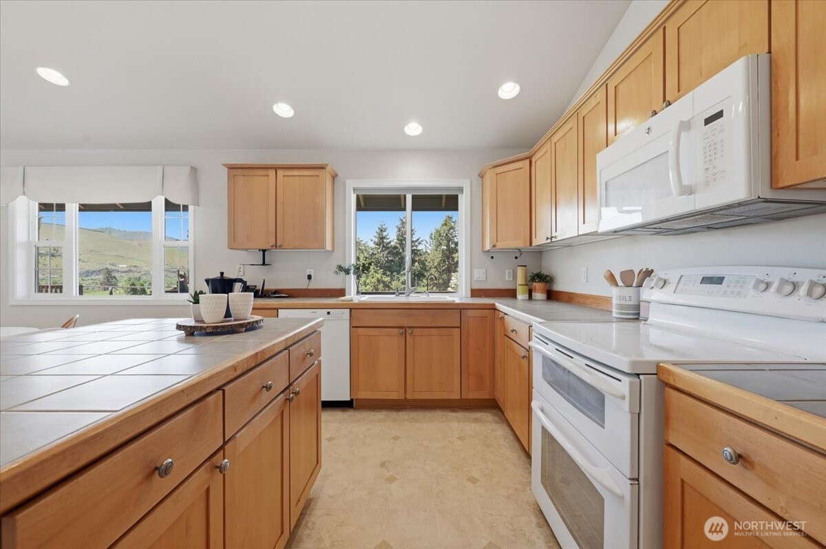 1790 Warm Springs Drive , Wenatchee, WA 98801