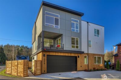 10618 E Riverside Dr , Bothell, WA 98011